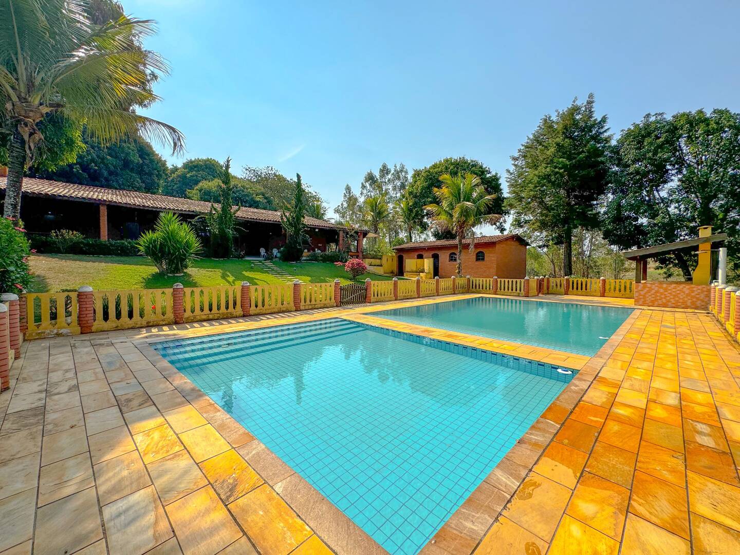 Chácara à venda em Atibaia/SP - 6.500m² com Lago, por - CH432
