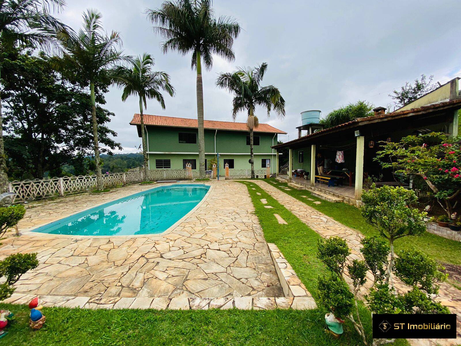 Chácara à venda com 3 quartos, 338m² - Foto 1