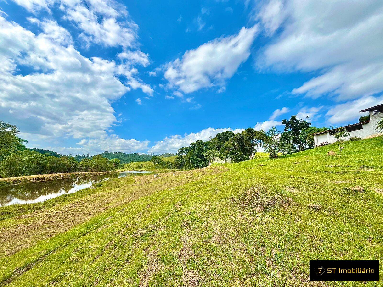 Sítio à venda com 5 quartos, 450m² - Foto 2