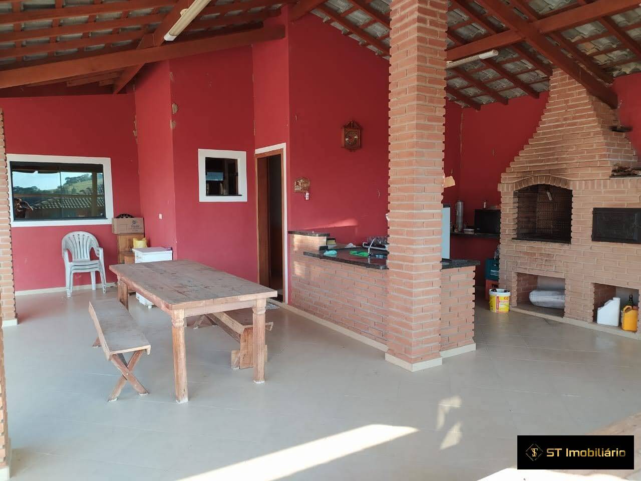 Chácara à venda com 4 quartos, 250m² - Foto 2