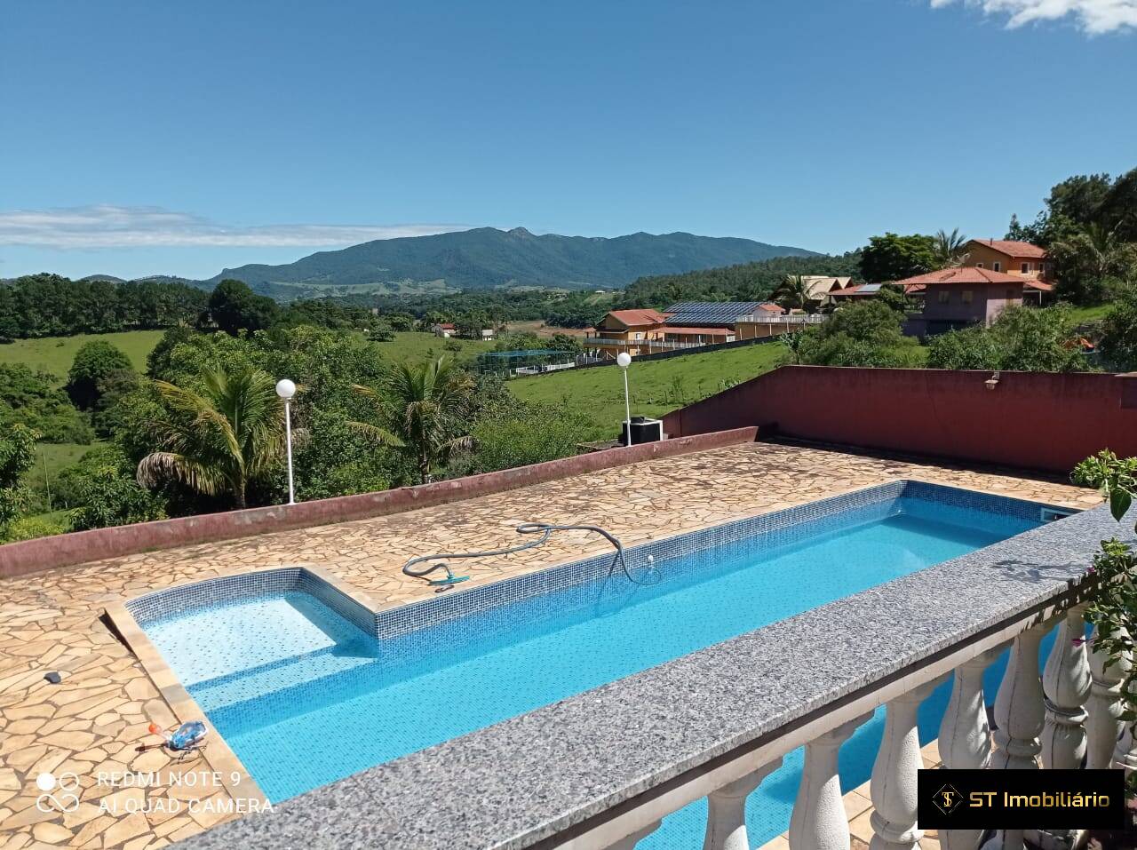 Chácara à venda com 4 quartos, 250m² - Foto 1
