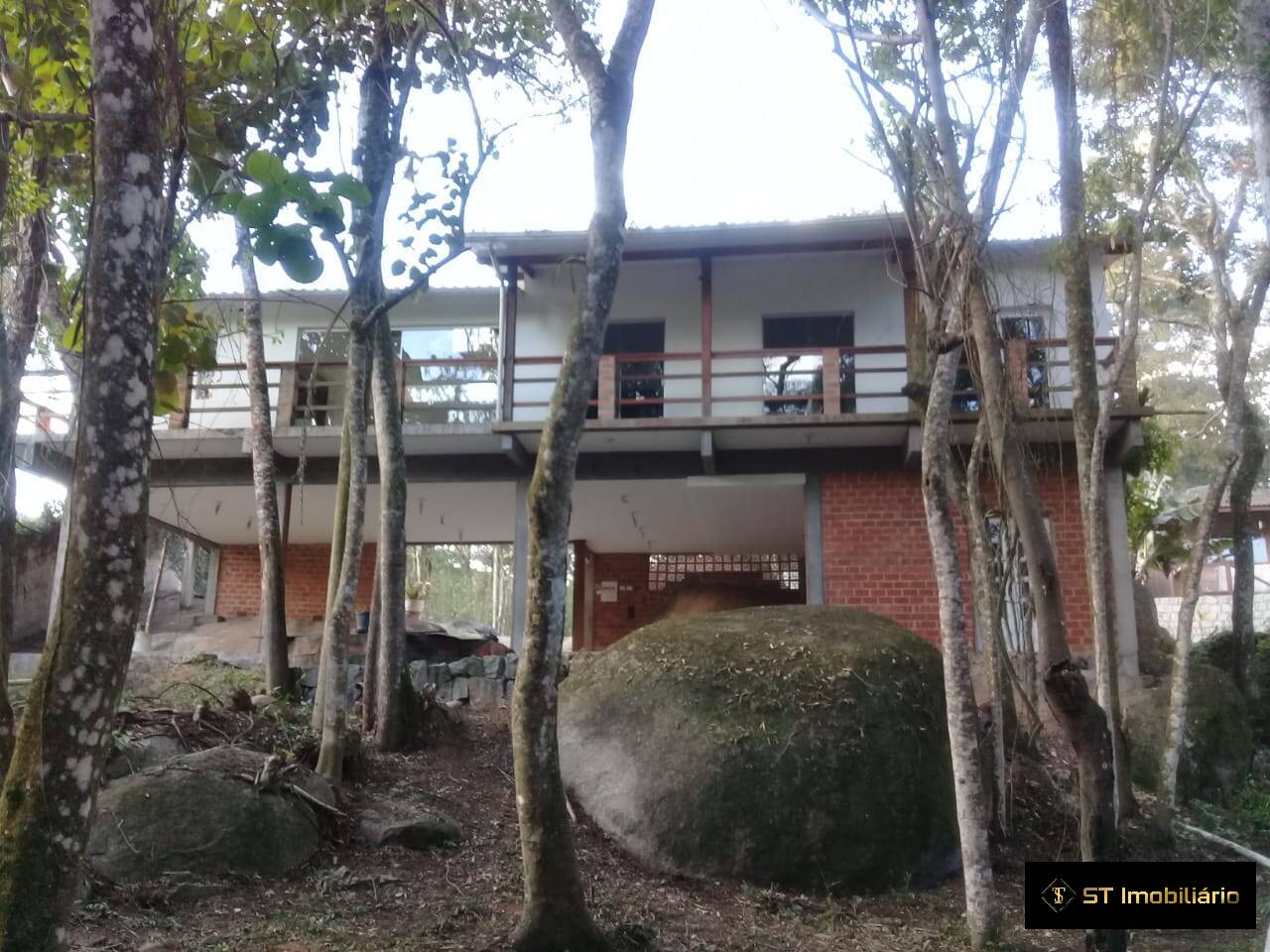 Chácara à venda com 3 quartos, 200m² - Foto 1