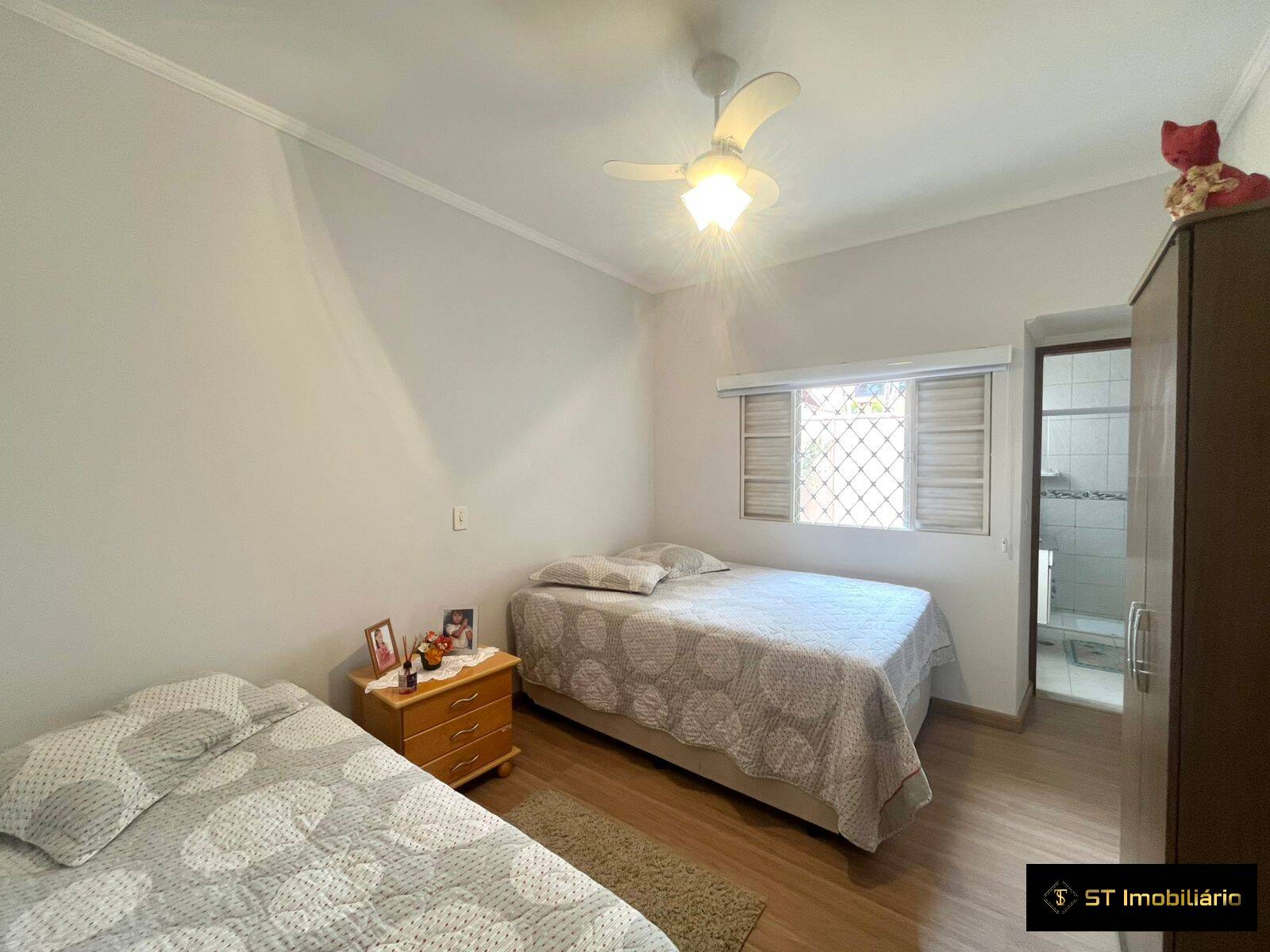 Chácara à venda com 4 quartos, 450m² - Foto 22