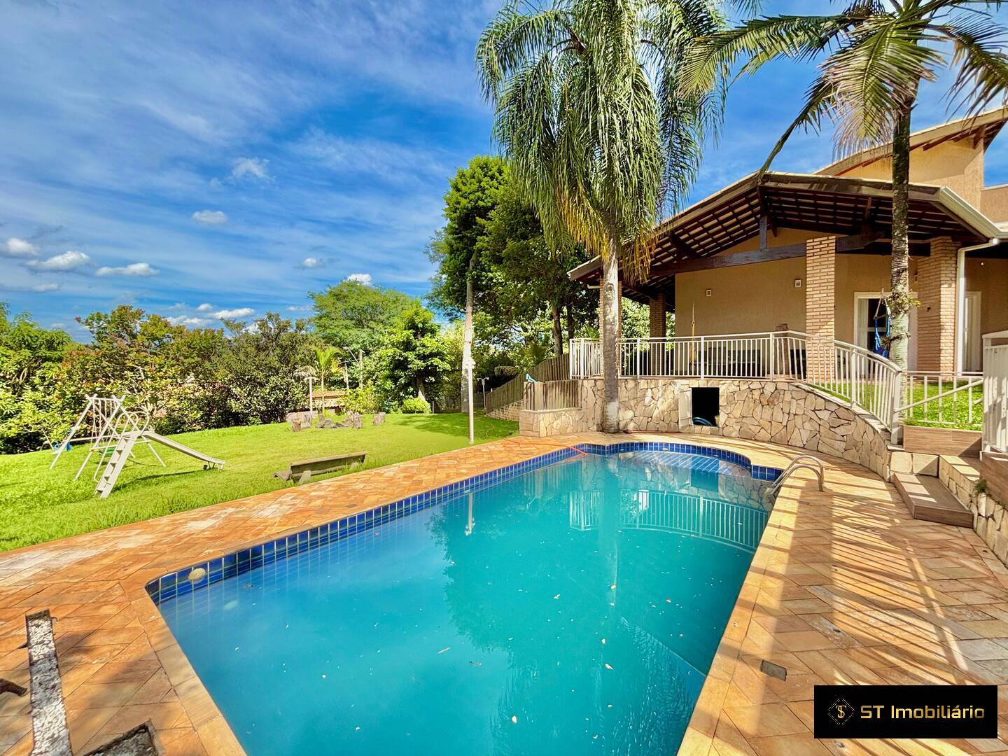Chácara à venda com 6 quartos, 350m² - Foto 1