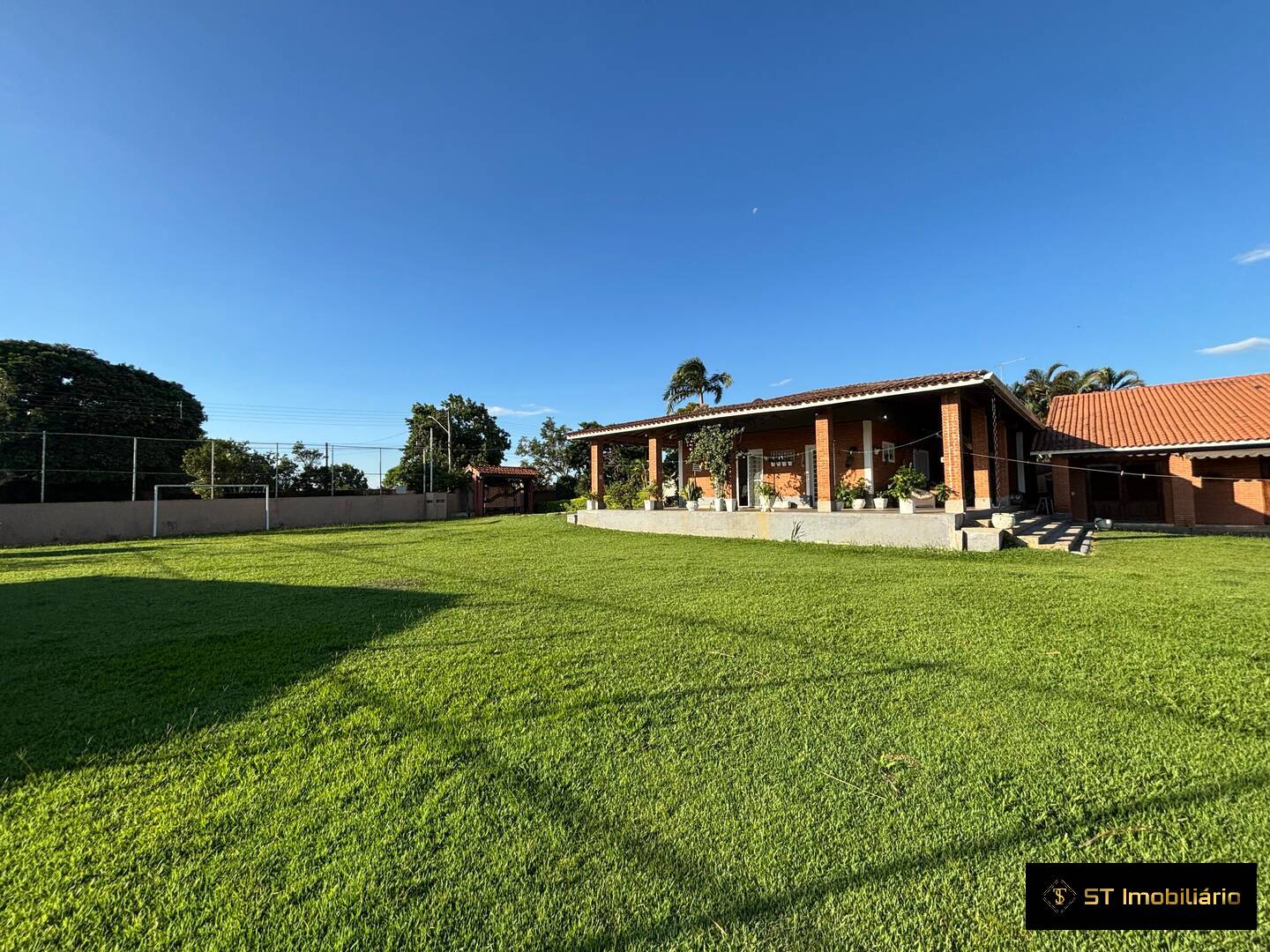 Chácara à venda com 4 quartos, 450m² - Foto 2
