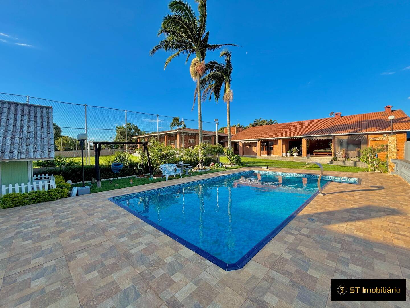 Chácara à venda com 4 quartos, 450m² - Foto 1