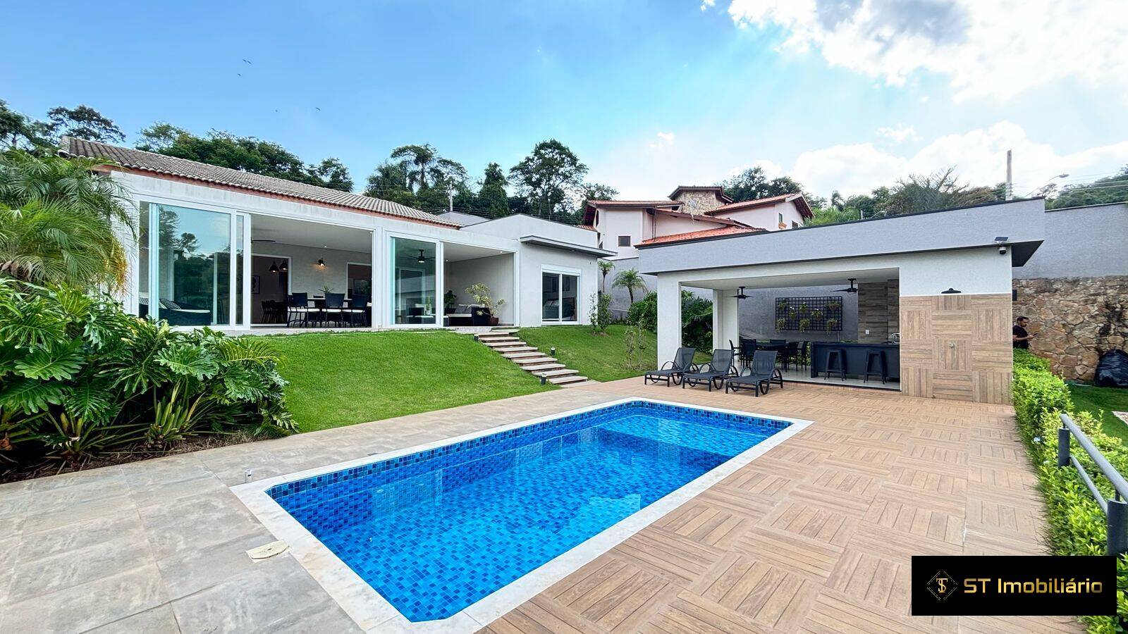 Fazenda à venda com 3 quartos, 190m² - Foto 1