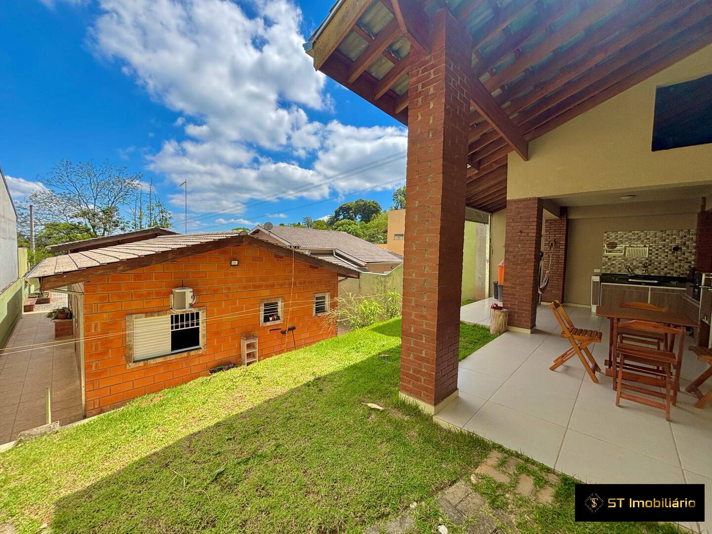 Casa à venda com 3 quartos, 167m² - Foto 2