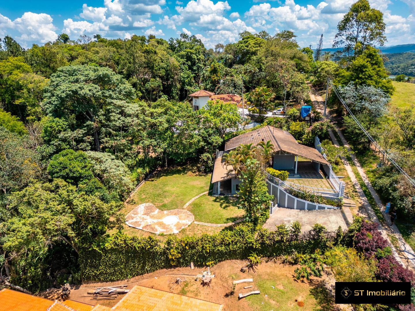 Chácara à venda com 3 quartos, 226m² - Foto 2