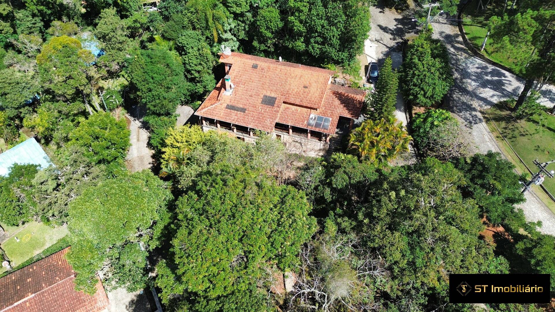 Chácara à venda com 5 quartos, 546m² - Foto 2