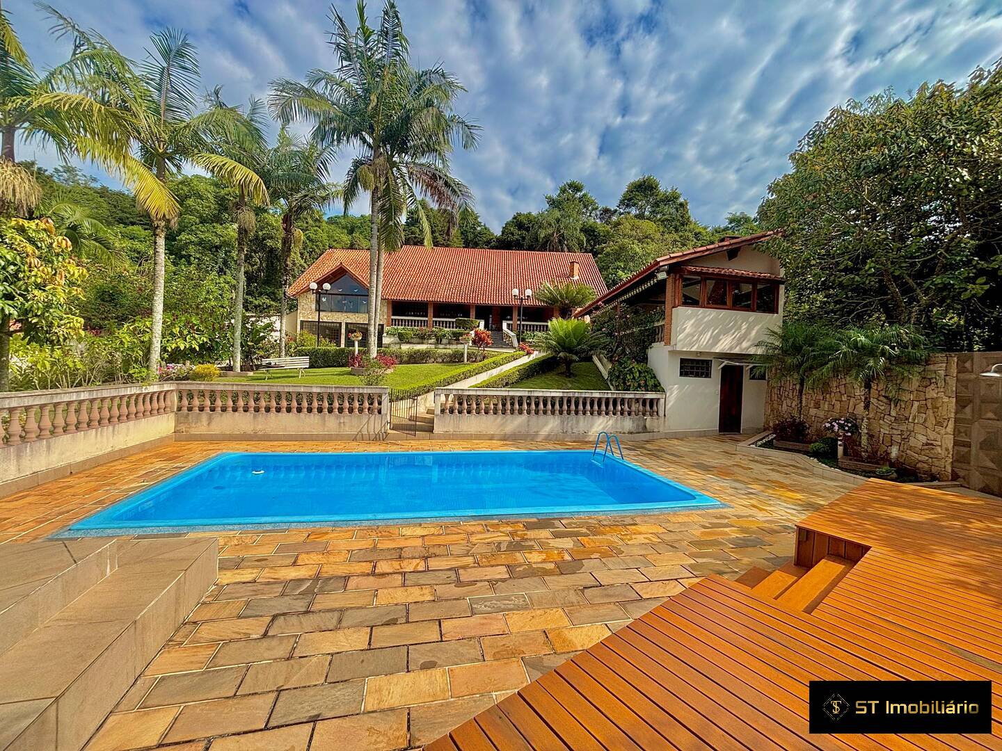 Chácara à venda com 5 quartos, 650m² - Foto 1