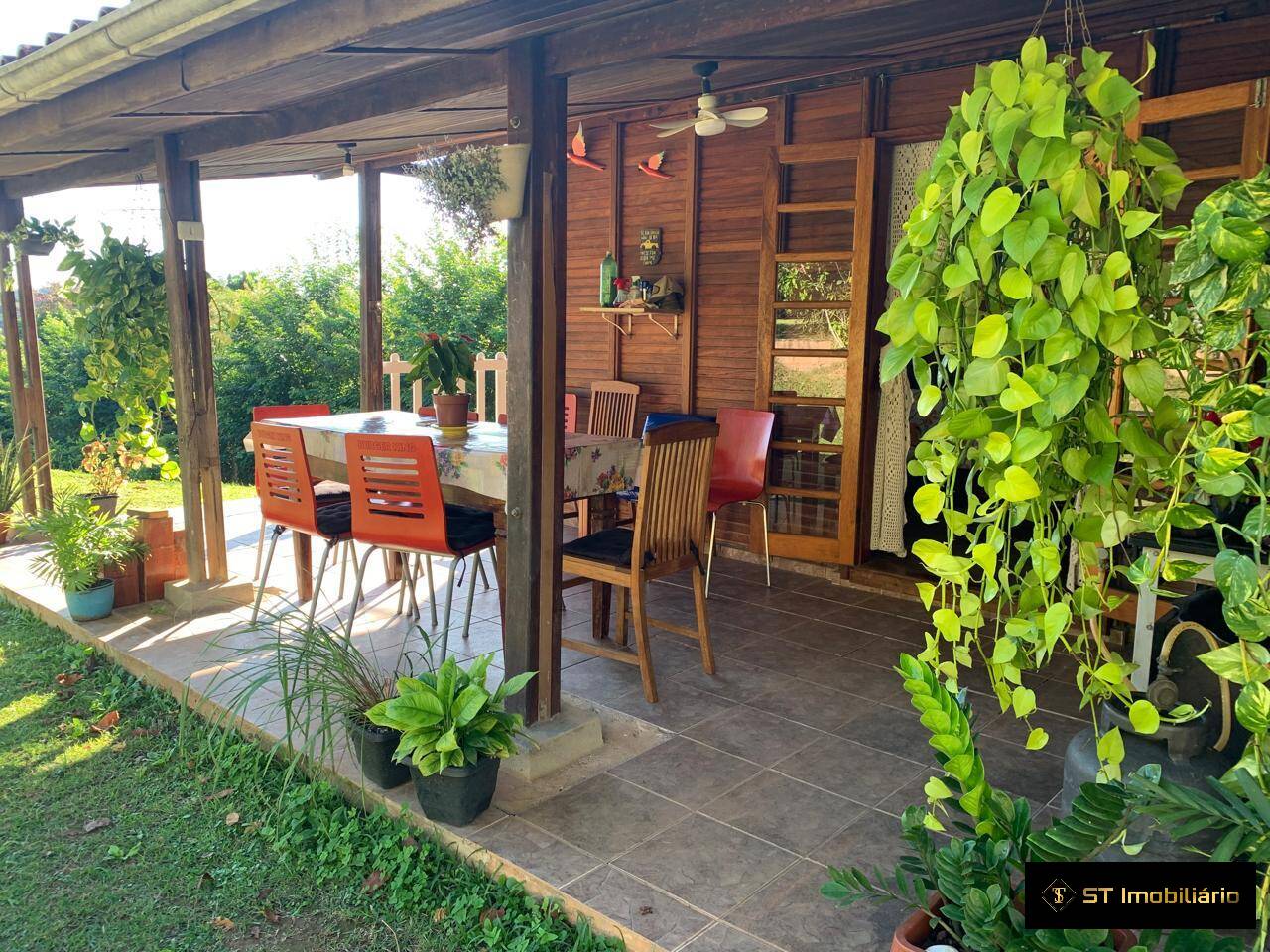 Chácara à venda com 3 quartos, 300m² - Foto 2