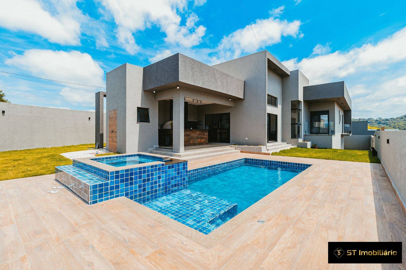 Casa à venda com 3 quartos, 272m² - Foto 2