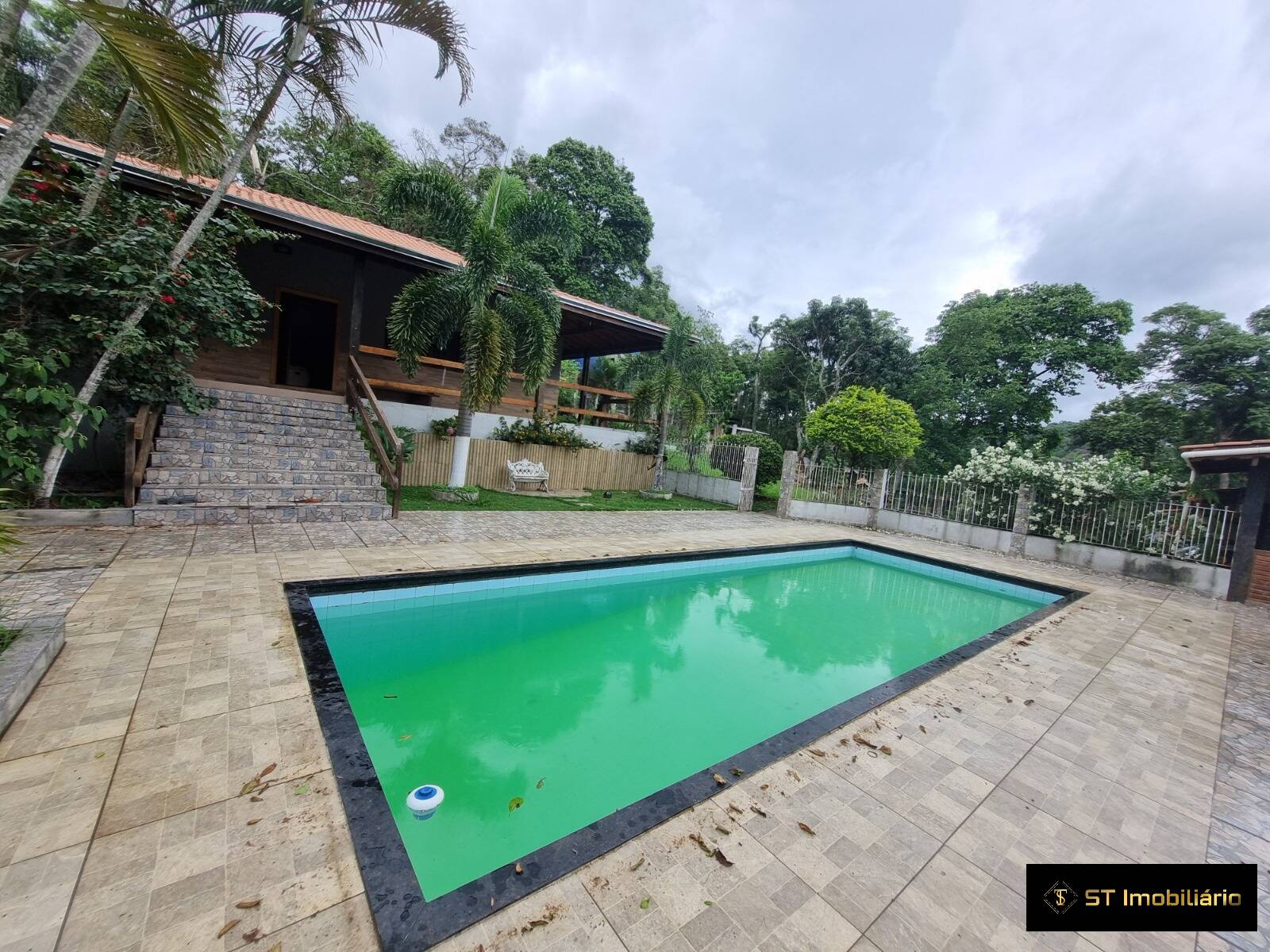 Chácara à venda com 5 quartos, 350m² - Foto 1