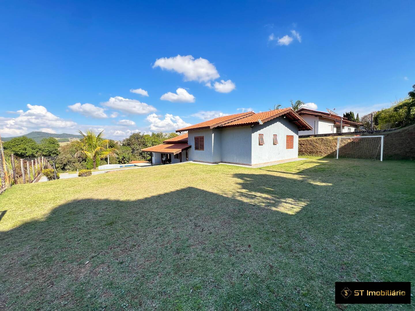 Chácara à venda com 3 quartos, 160m² - Foto 2
