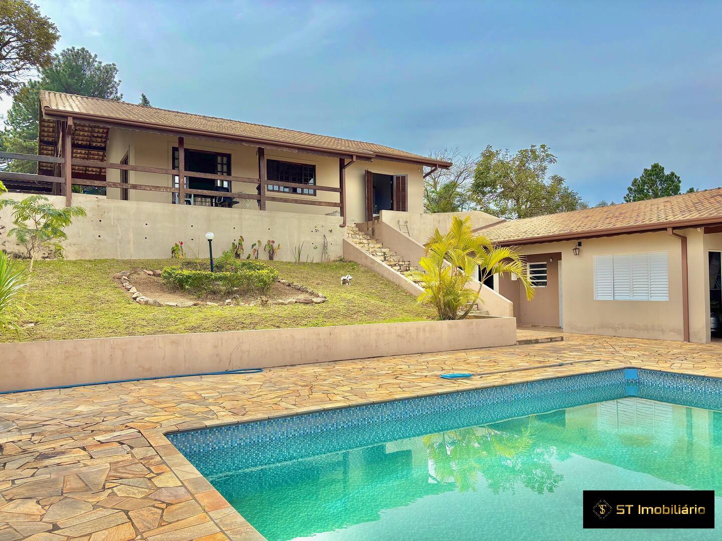Chácara à venda com 3 quartos, 272m² - Foto 1