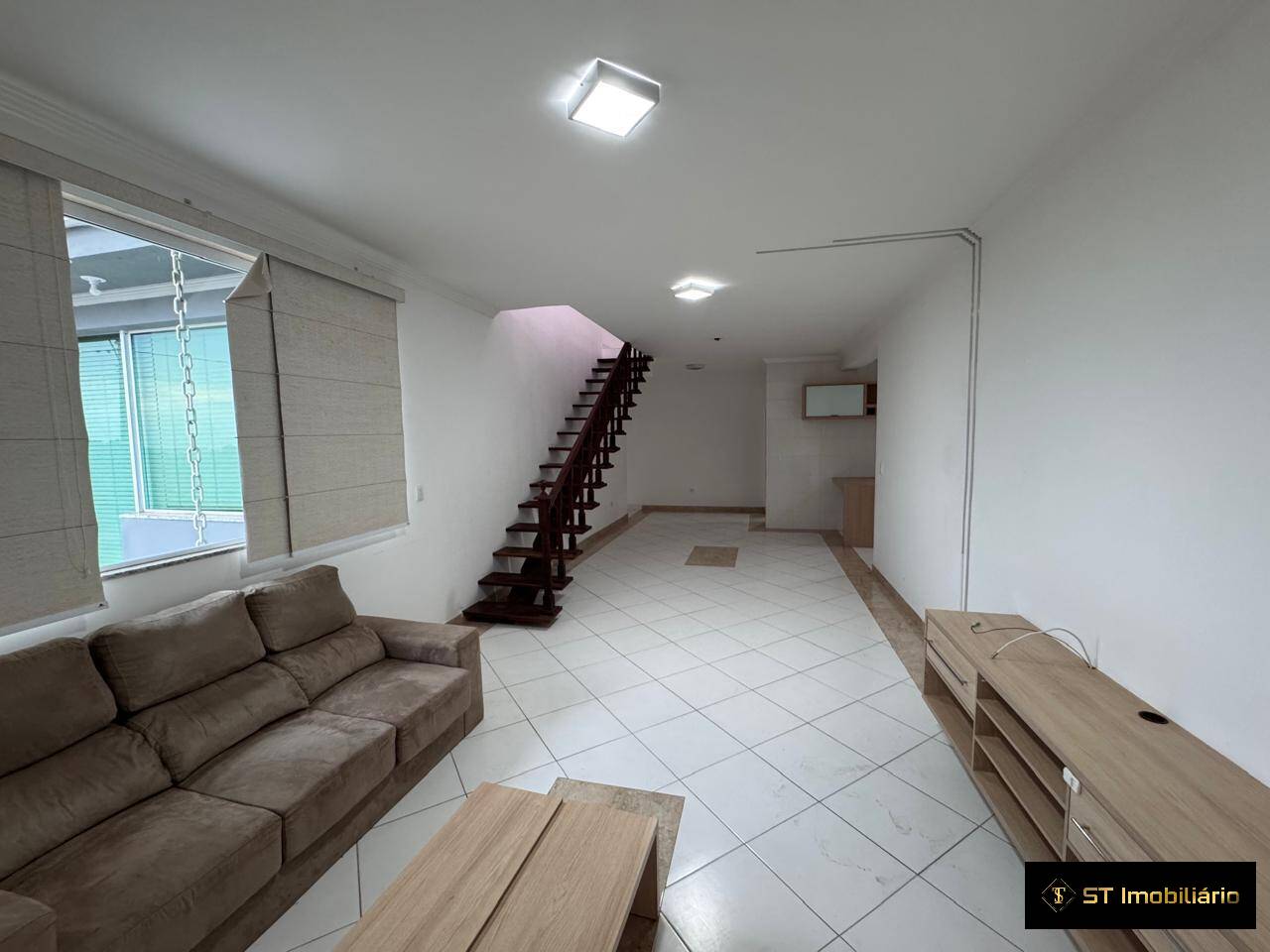 Casa de Condomínio para alugar com 4 quartos, 250m² - Foto 4