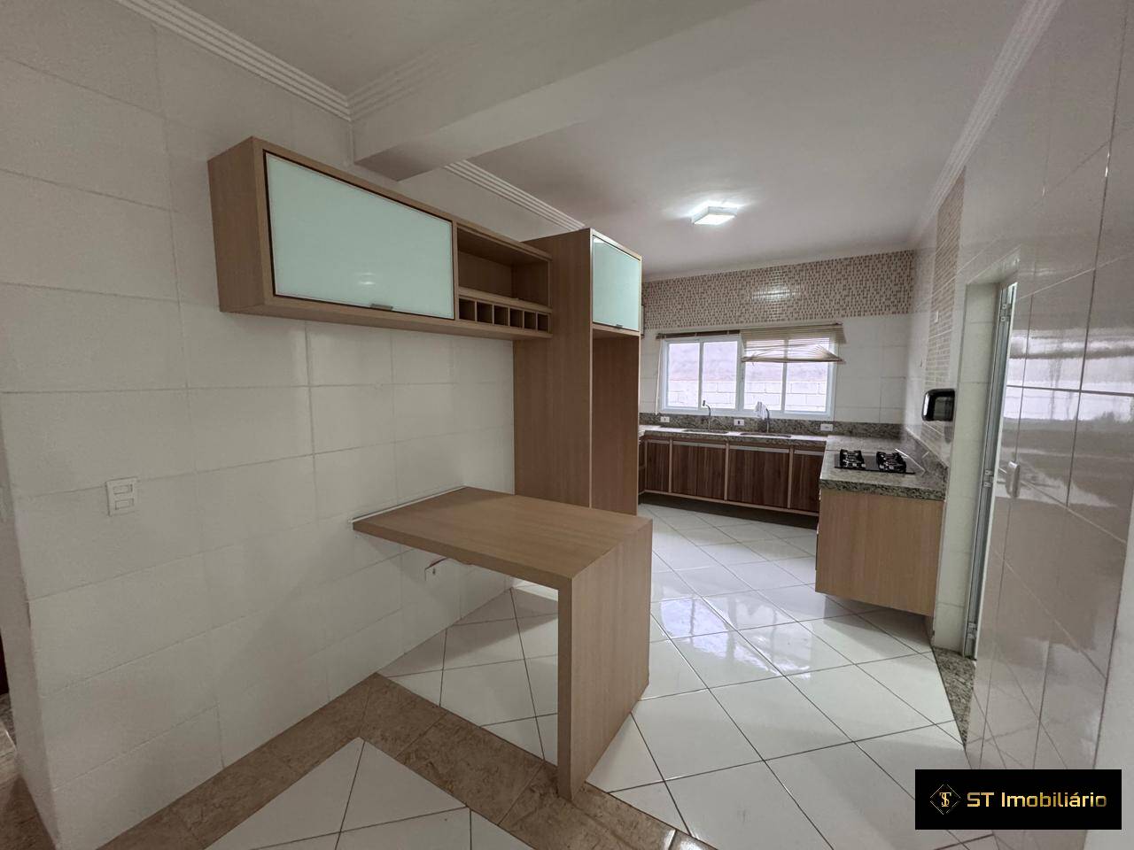 Casa de Condomínio para alugar com 4 quartos, 250m² - Foto 6
