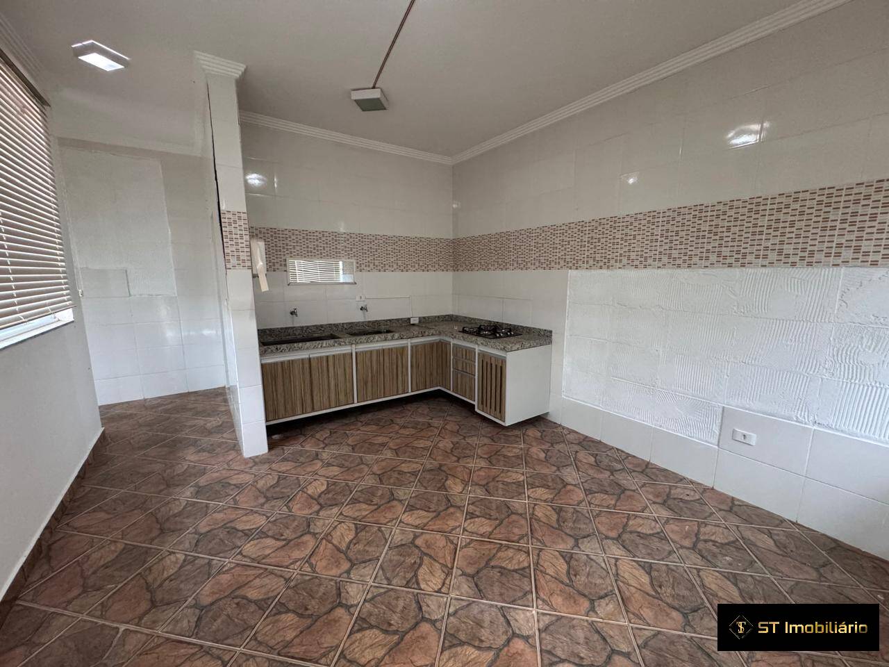Casa de Condomínio para alugar com 4 quartos, 250m² - Foto 10