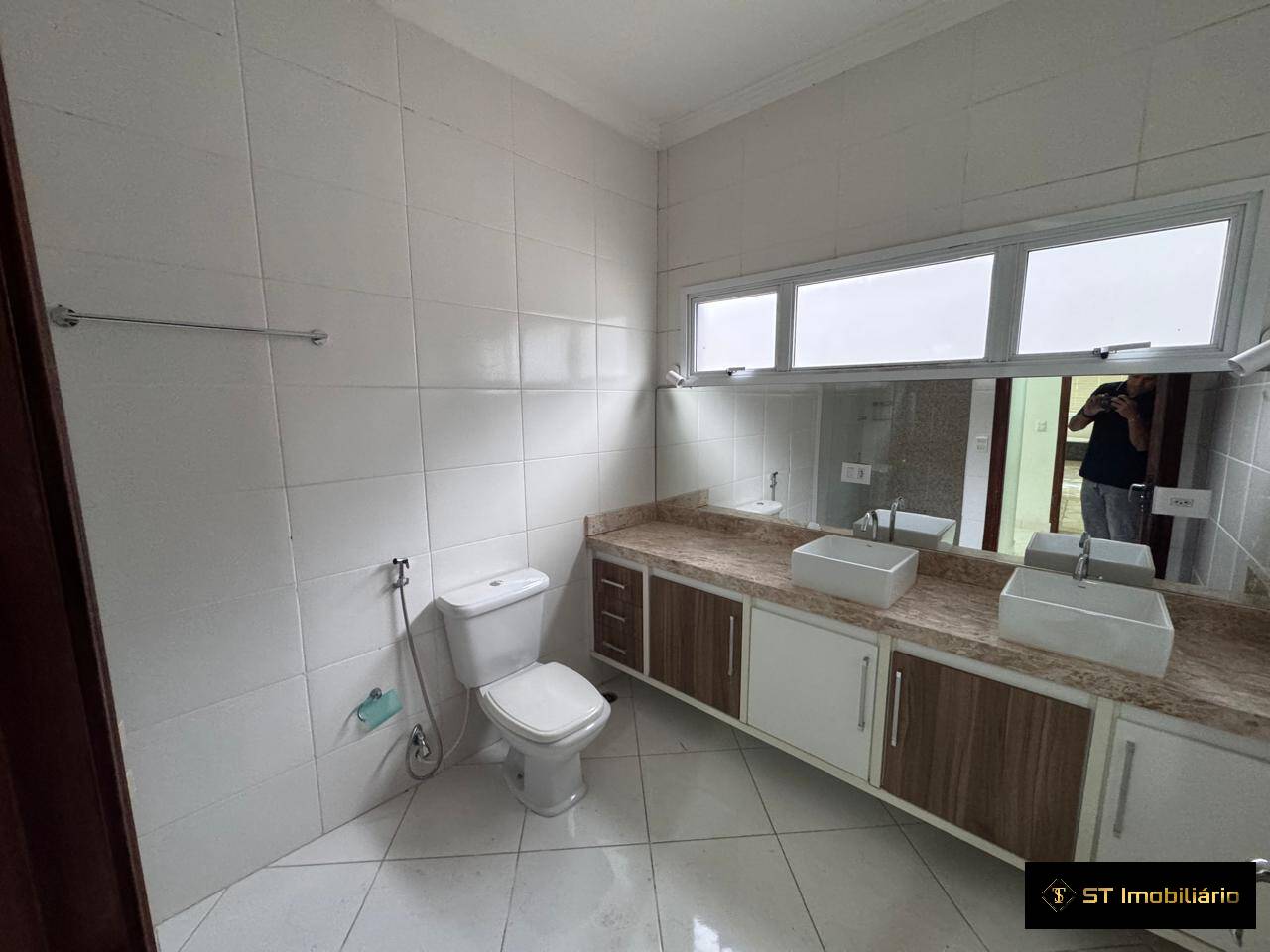 Casa de Condomínio para alugar com 4 quartos, 250m² - Foto 11