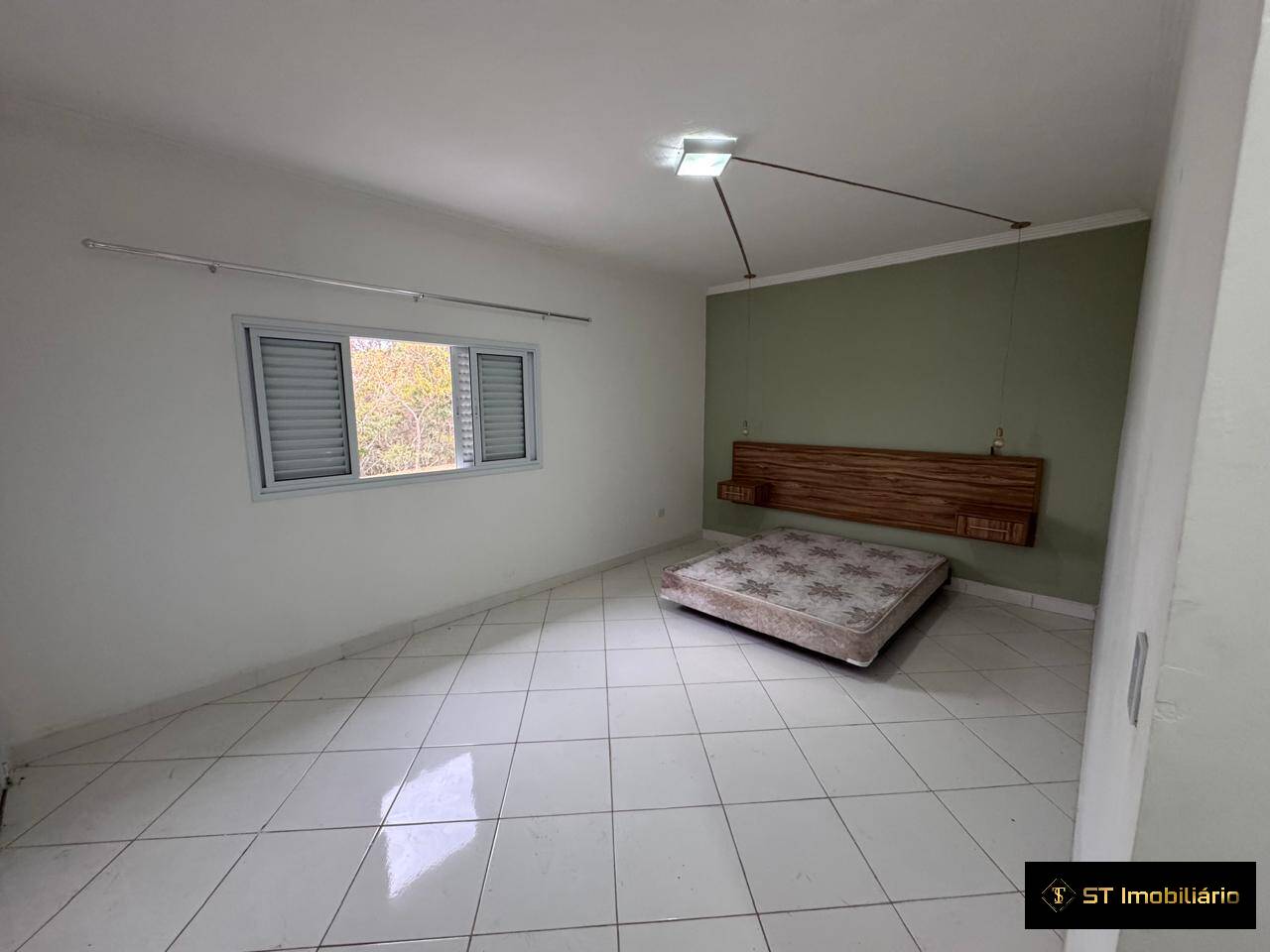Casa de Condomínio para alugar com 4 quartos, 250m² - Foto 9
