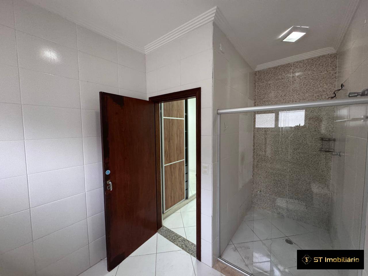 Casa de Condomínio para alugar com 4 quartos, 250m² - Foto 14