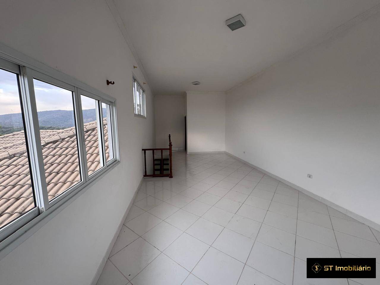 Casa de Condomínio para alugar com 4 quartos, 250m² - Foto 13