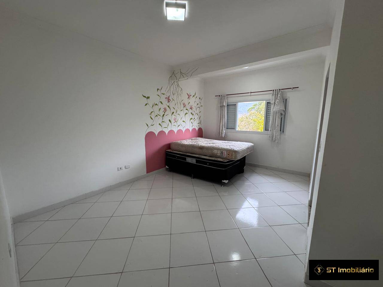 Casa de Condomínio para alugar com 4 quartos, 250m² - Foto 16
