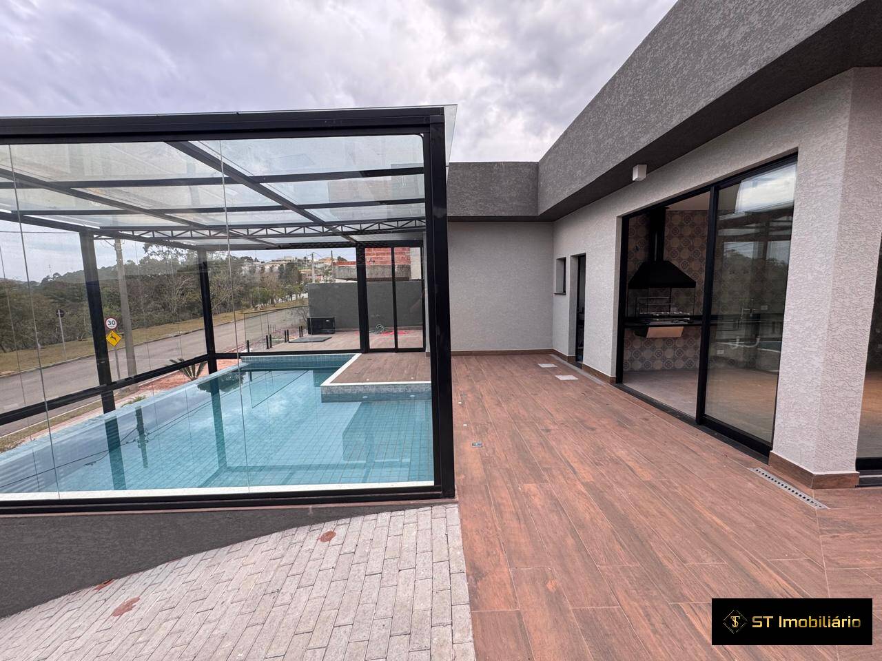 Casa para alugar com 3 quartos, 400m² - Foto 21