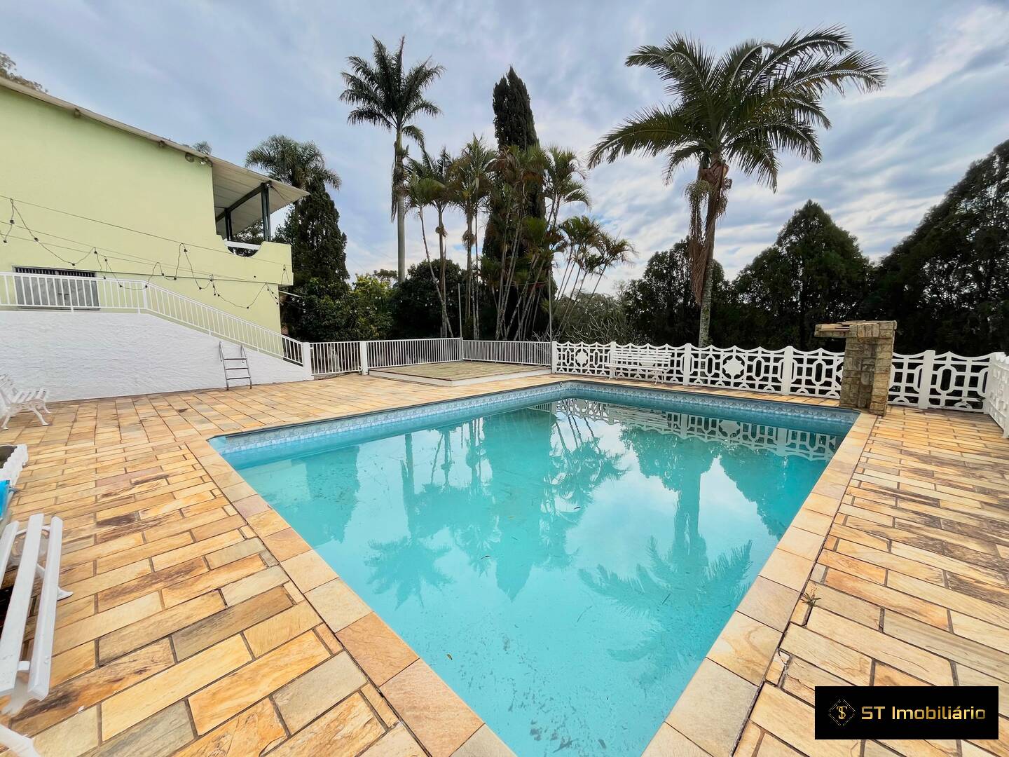 Chácara à venda com 4 quartos, 295m² - Foto 1