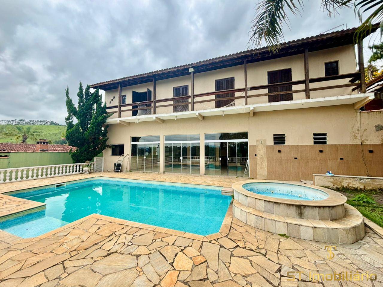 Chácara, 4 quartos, 1110 m² - Foto 1