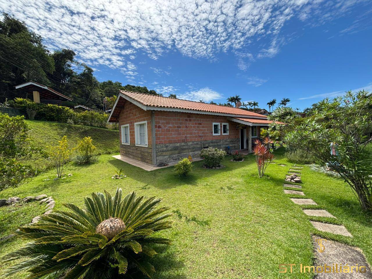 Chácara, 3 quartos, 1200 m² - Foto 1