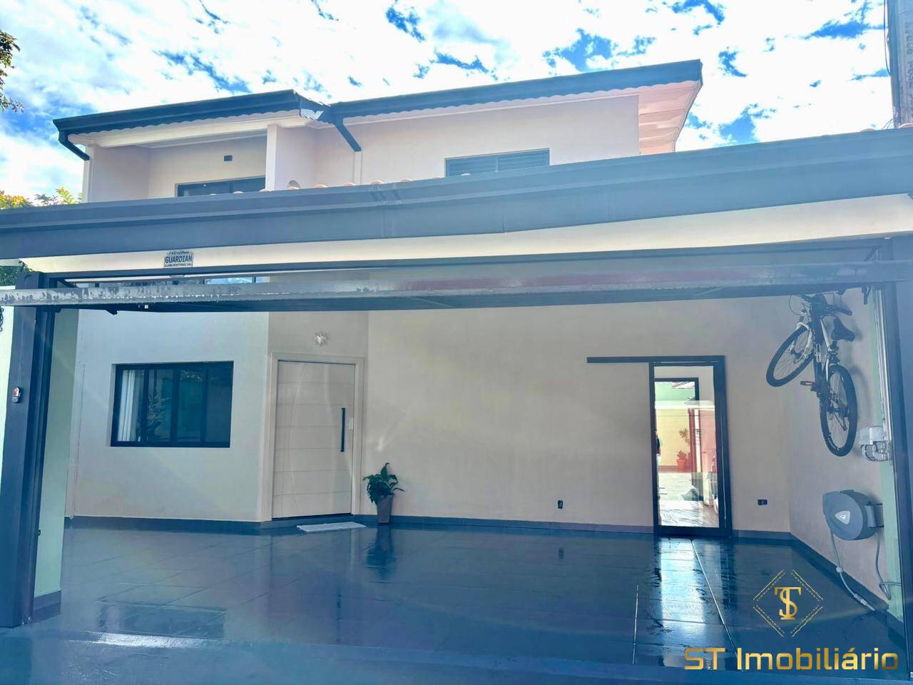 Casa, 5 quartos, 240 m² - Foto 1