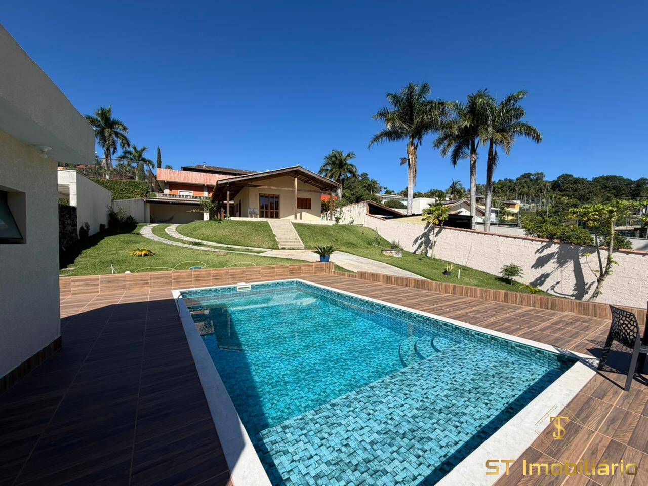 Sítio, 4 quartos, 950 m² - Foto 1